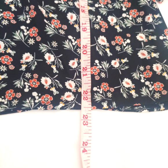 MaxStudio Flutter Sleeve Black Floral Print Top Blouse Size Small - Picture 7 of 7